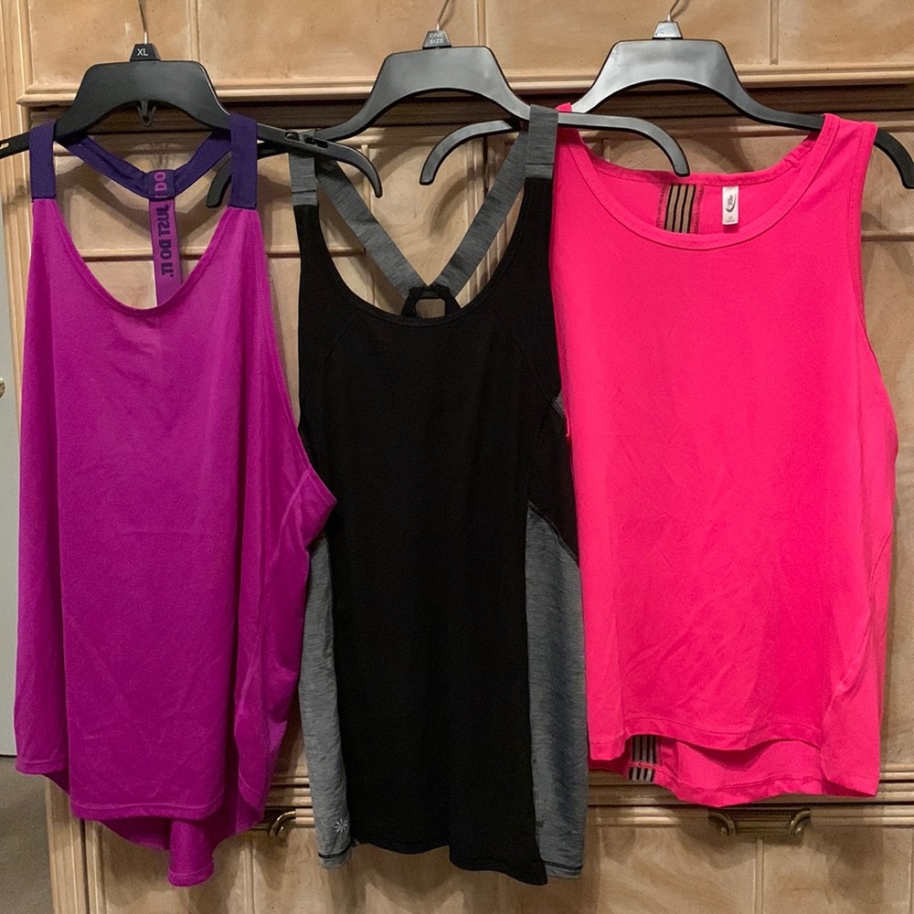3 colorful work out shirts. Smoke & pet free home